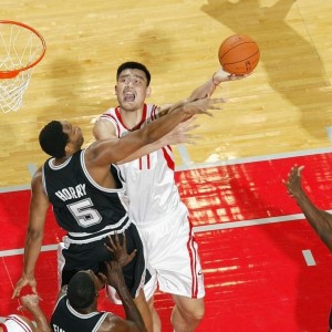 罗伯特-霍里：频繁的国家队比赛使得姚明的NBA生涯早早结束